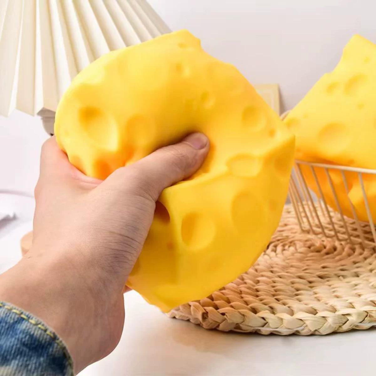 Cheese Stress Ball Squishy Toy - đánh giá và giá Food & Snacks Colouring Book
